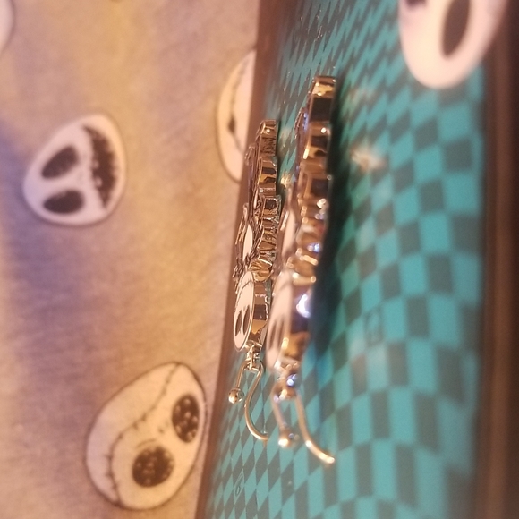 NBC Earring Set - Picture 6 of 9